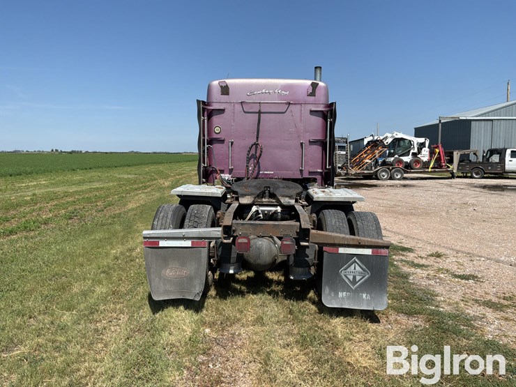 2003-freightliner-fld120-image-6