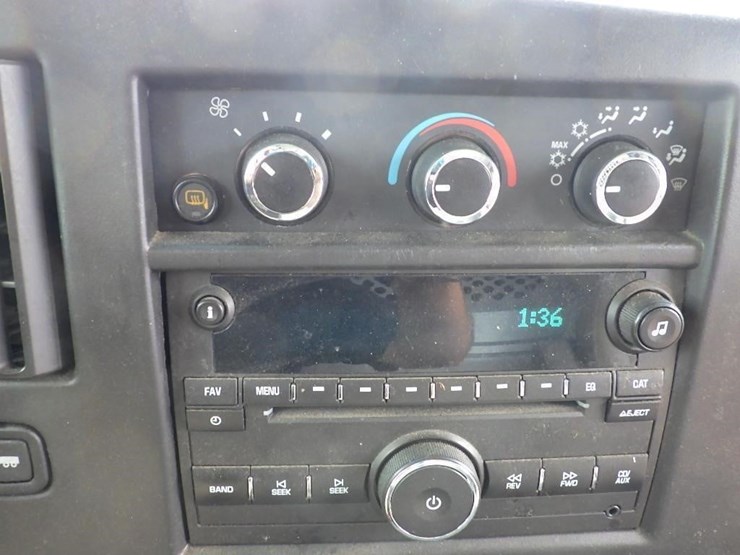 2016-utility-van-image-36
