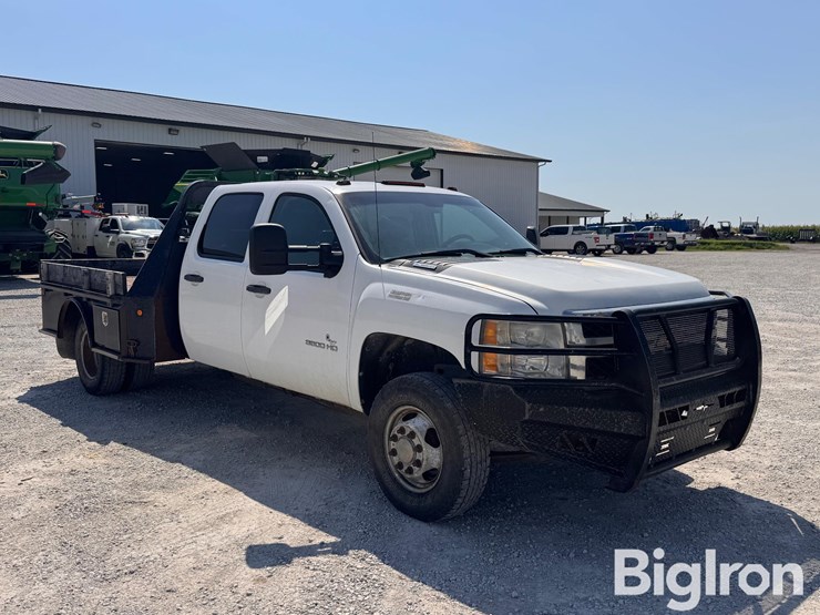 2011-chevrolet-silverado-3500-image-3