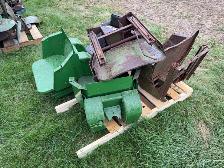 john-deere-seat-assemblies-image-3