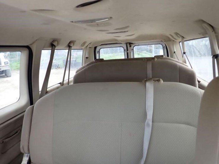 2010-ford-e350-xlt-image-12