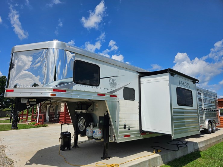 #21371-•-2021-lakota-charger-trailer-image-2