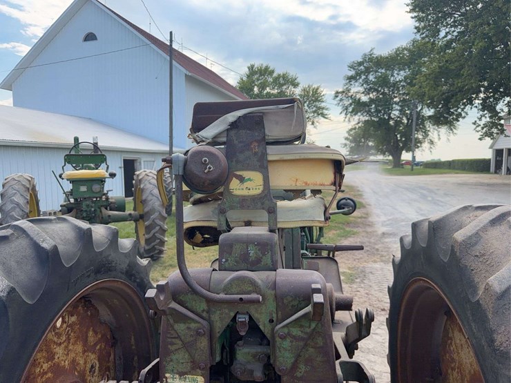 john-deere-3010-image-39