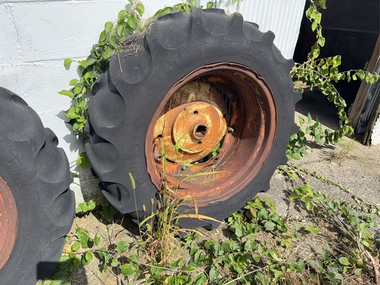 john-deere-420-utility-wheels-image-3