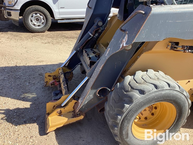 2011-deere-326d-image-11
