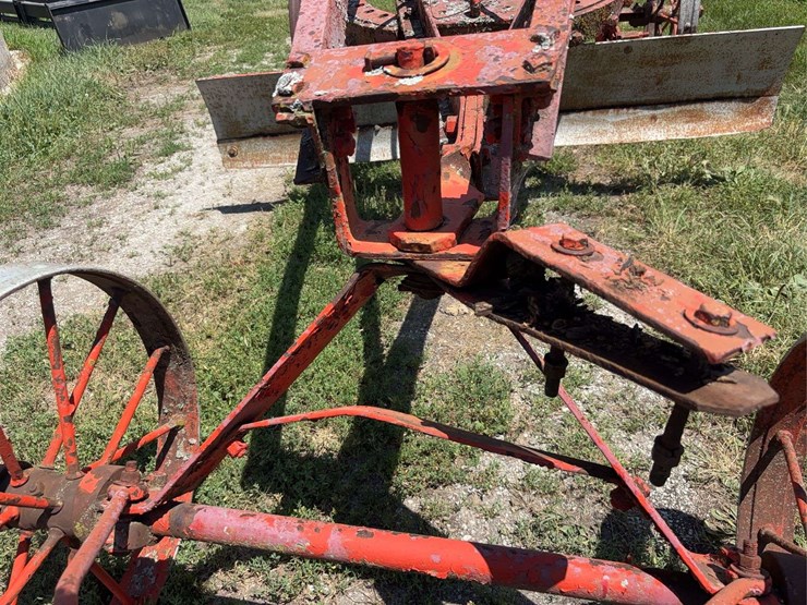 pull-type-road-grader-image-24