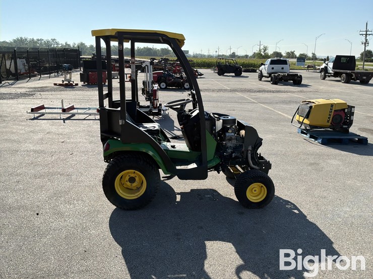 2002-john-deere-300-image-4