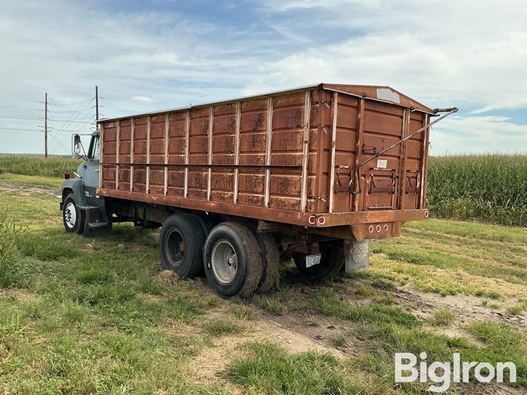 1981-ford-7000-image-7