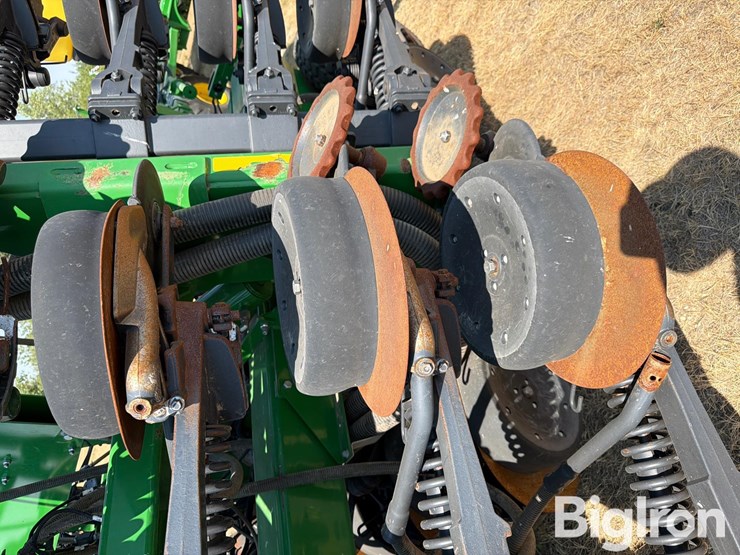 2019-john-deere-1890-image-19