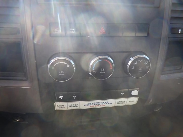 2012-dodge-2500-image-36