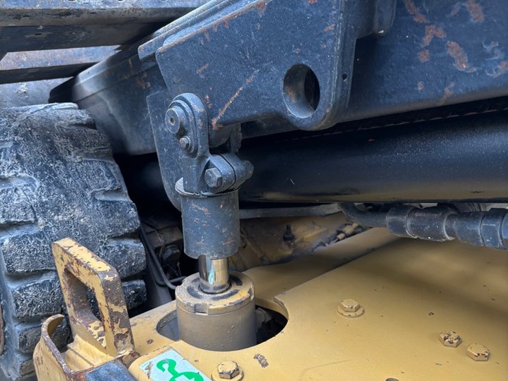 caterpillar-t50d-image-52
