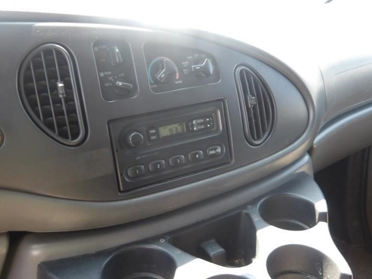 2006-ford-e350-image-22