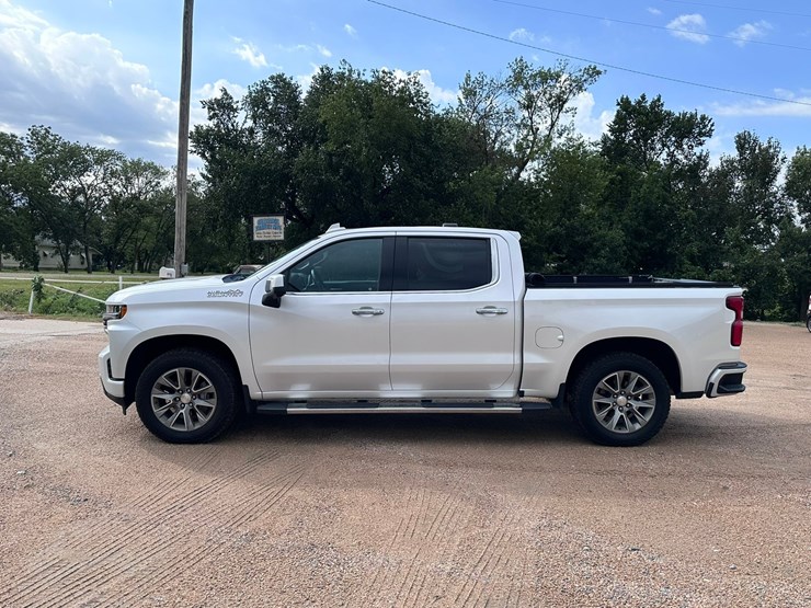 2020-chevrolet-1500-image-2