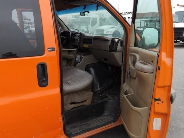 2000-gmc-savana-g3500-image-18