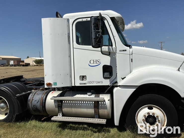2007-freightliner-columbia-120-image-12