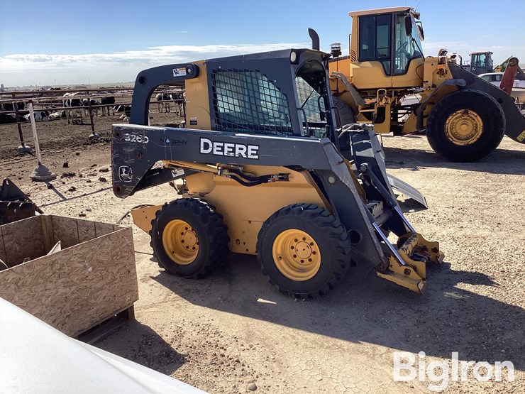 2011-deere-326d-image-4