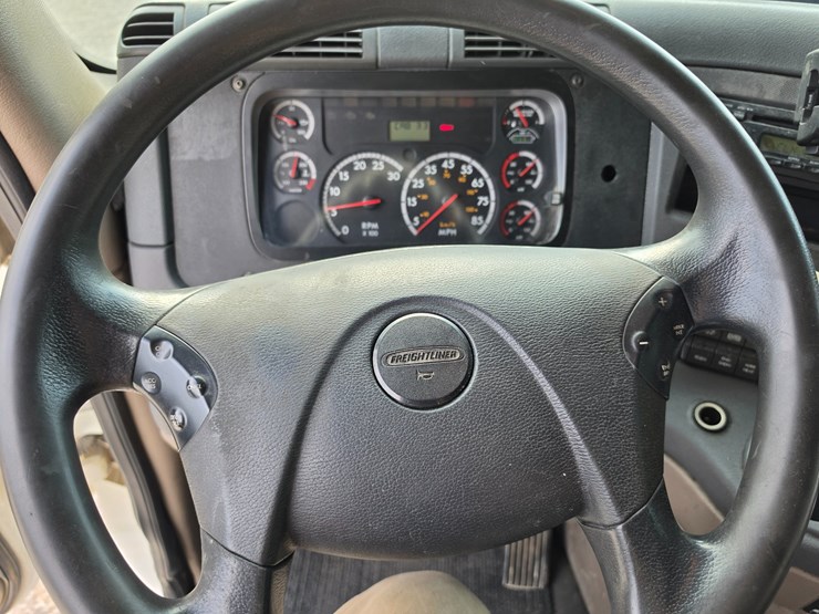 2012-freightliner-cascadia-125-image-61