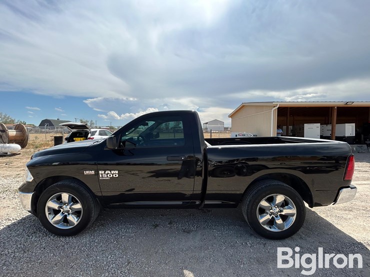 2022-ram-1500-classic-image-8