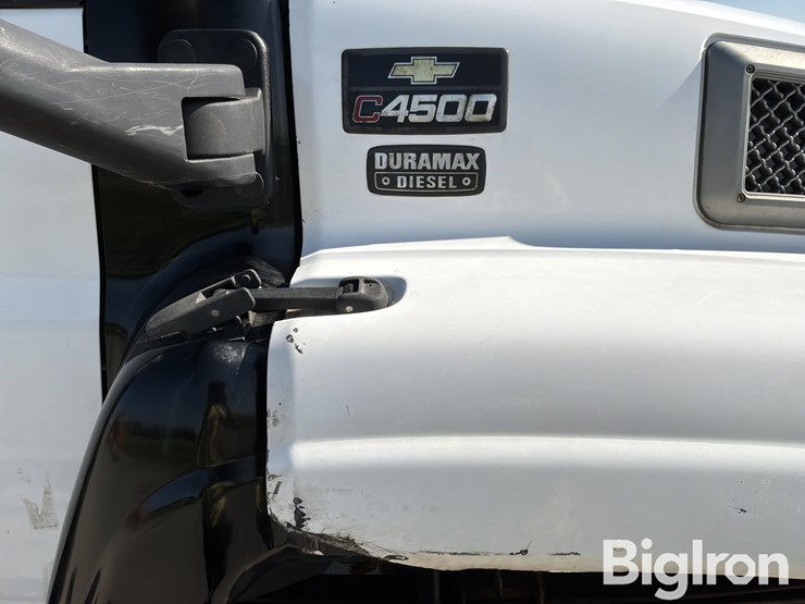 2008-gmc-5500-image-17