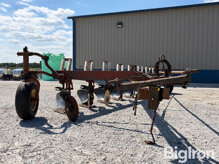 international-710-image-2