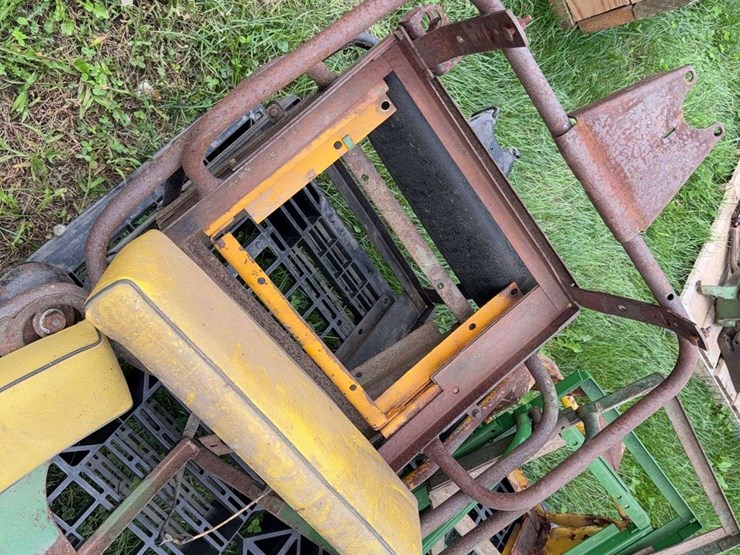 john-deere-waterloo-seat-brackets-image-3