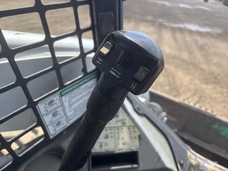 2017-bobcat-s740-image-24