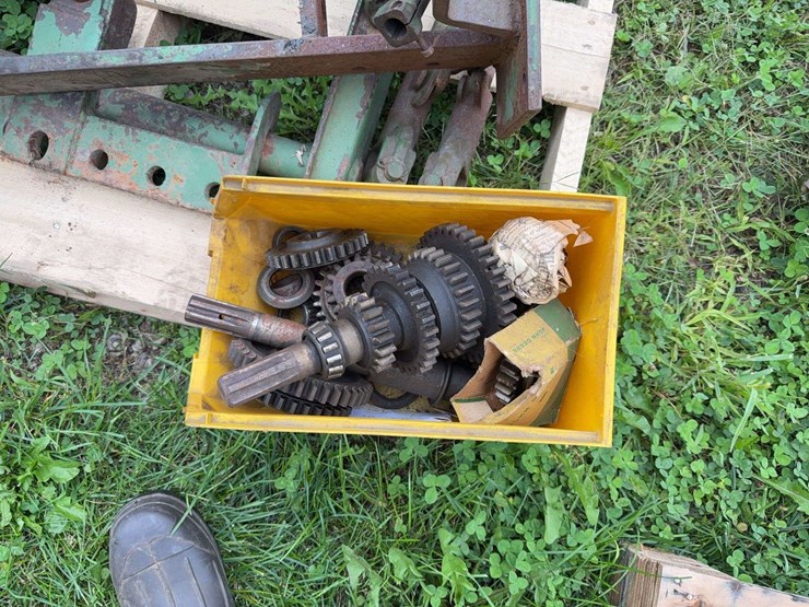 john-deere-dubuque-hitch-&-assorted-parts-image-6