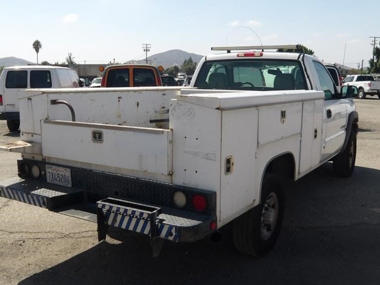2005-chevrolet-silverado-2500-image-3