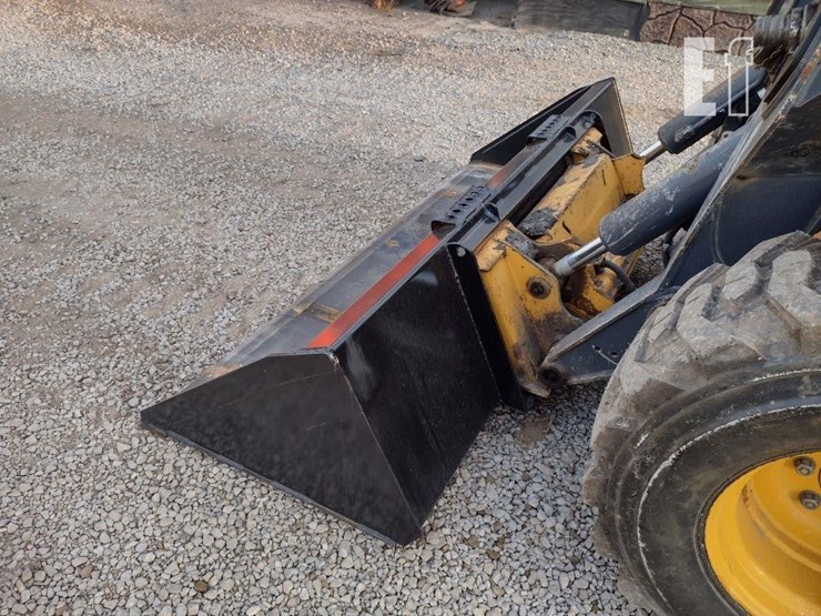 2019-deere-332g-image-15