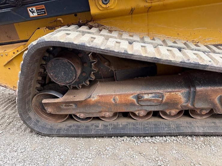 2020-deere-333g-image-14
