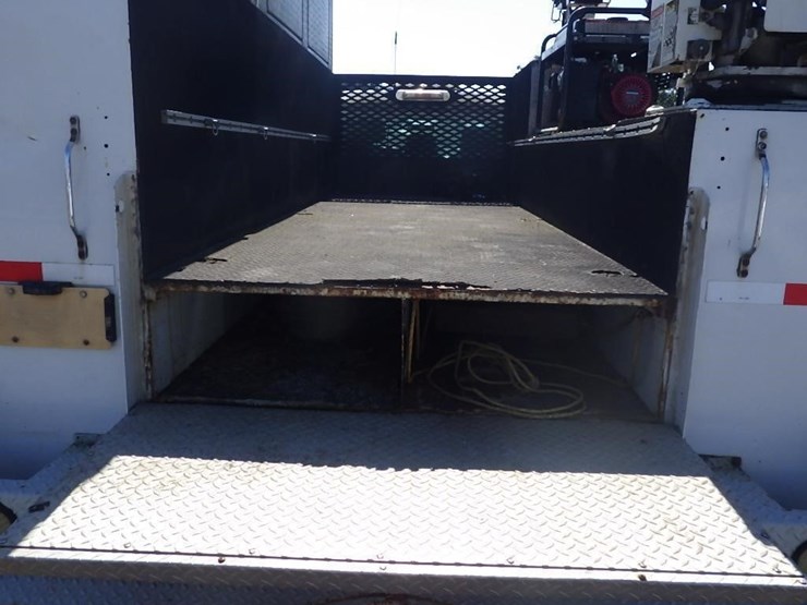 2011-ford-f550-image-24