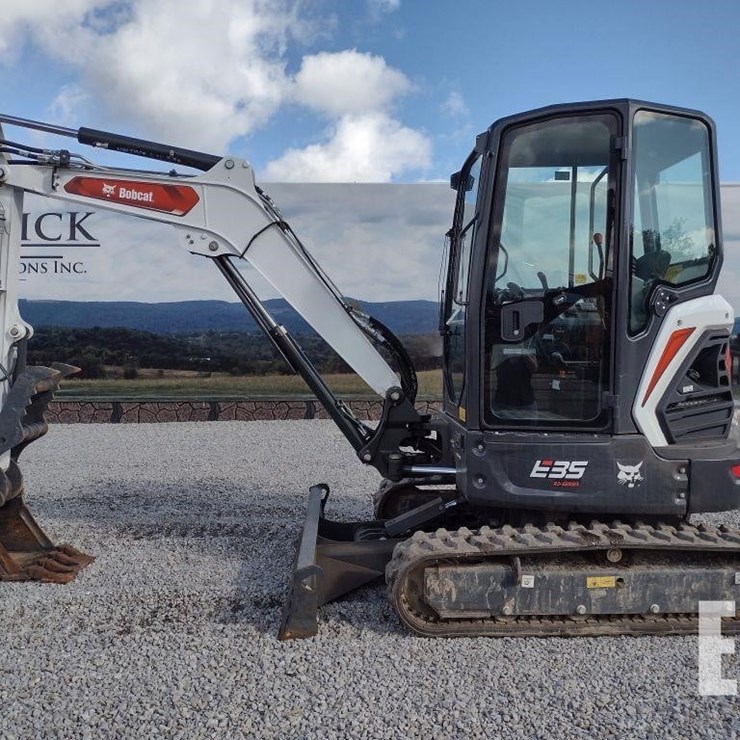 2023 BOBCAT E35R2