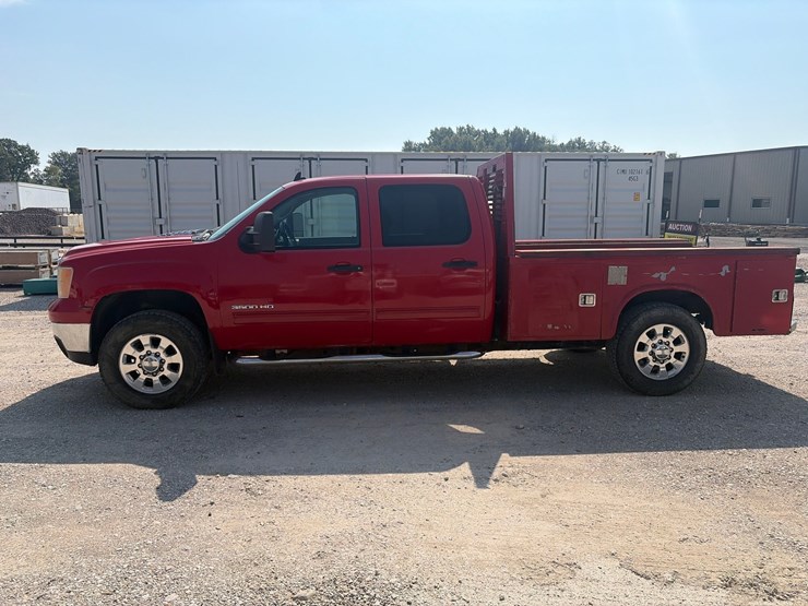 2013-gmc-sierra-3500-image-1