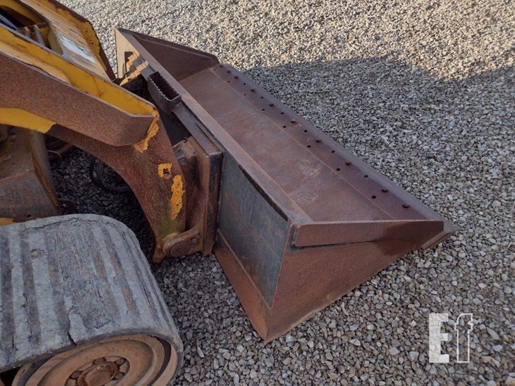 2015-caterpillar-287d-image-21