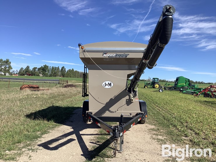 2019-j&m-ec270-image-2