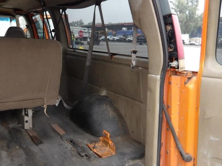 2000-gmc-savana-g3500-image-24