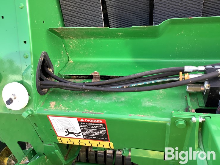2022-john-deere-560m-image-11