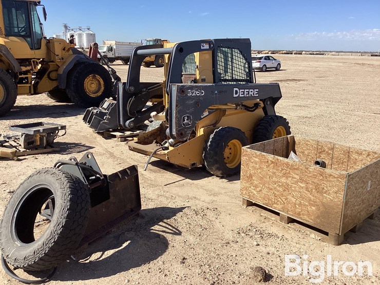 2011-deere-326d-image-5
