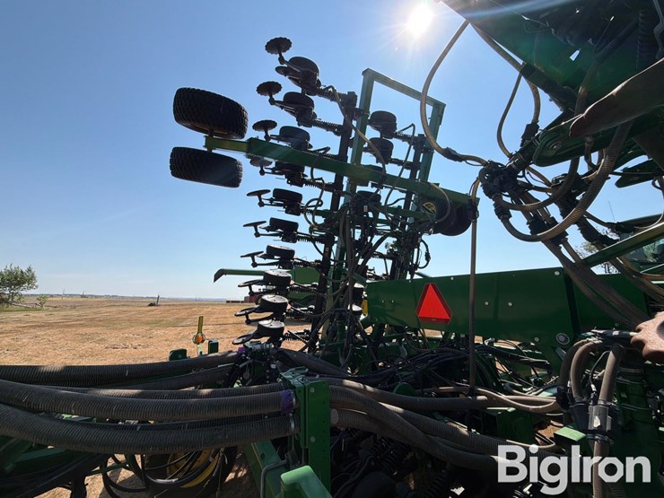 2019-john-deere-1890-image-14