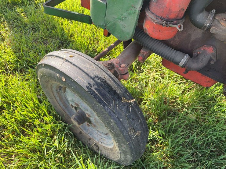 john-deere-320-image-13