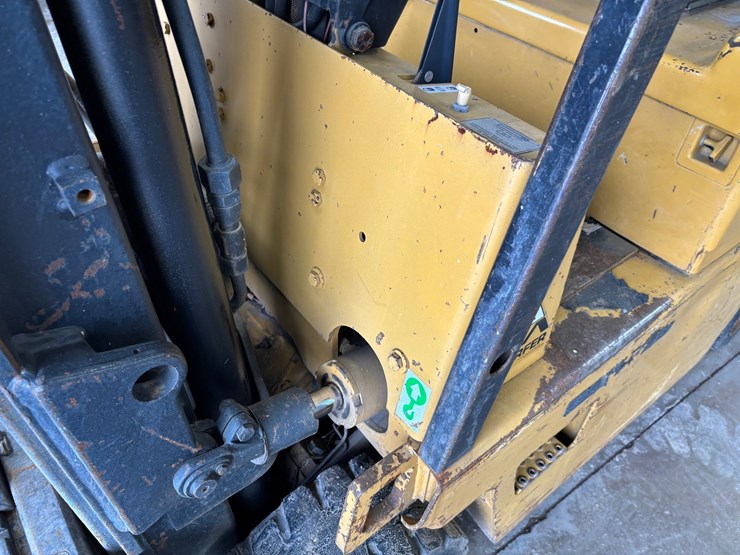 caterpillar-t50d-image-20