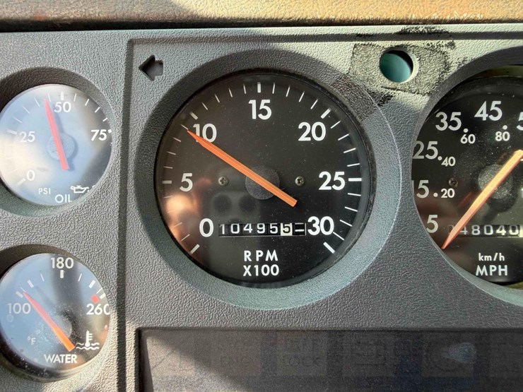 2000-freightliner-fl112-image-30