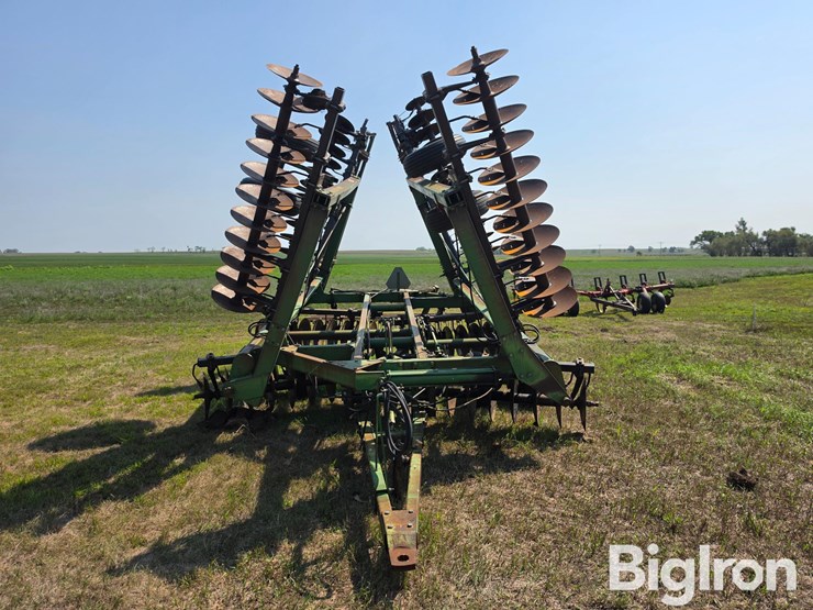 john-deere-235-image-2