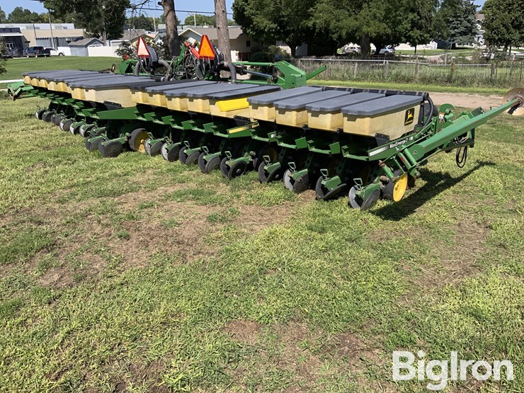 john-deere-7300-image-1