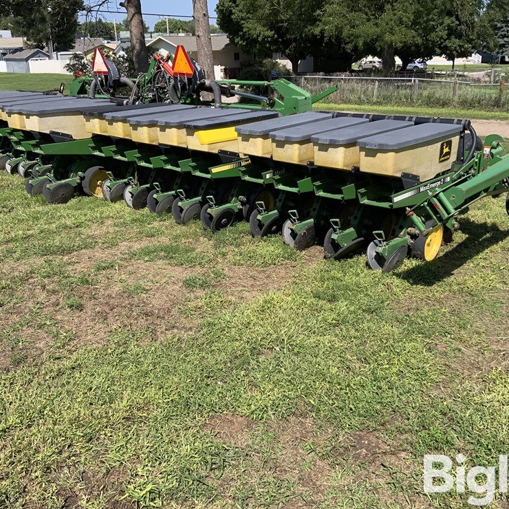 JOHN DEERE 7300