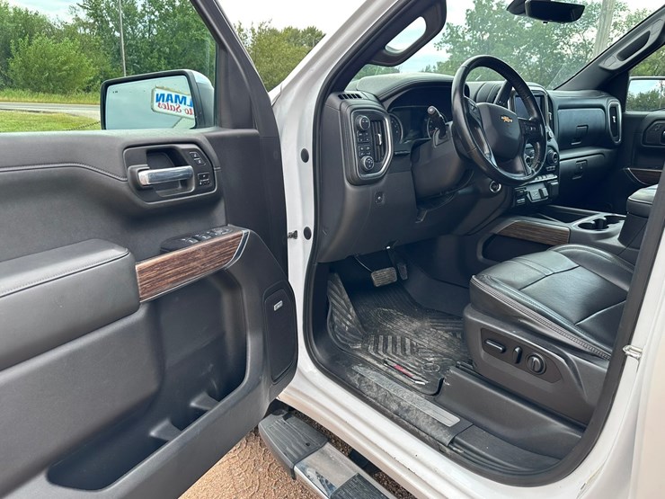 2020-chevrolet-1500-image-14