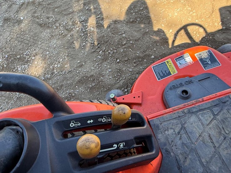 2014-kubota-bx2370-image-31