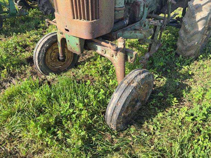 john-deere-320v-slant-steer-image-4