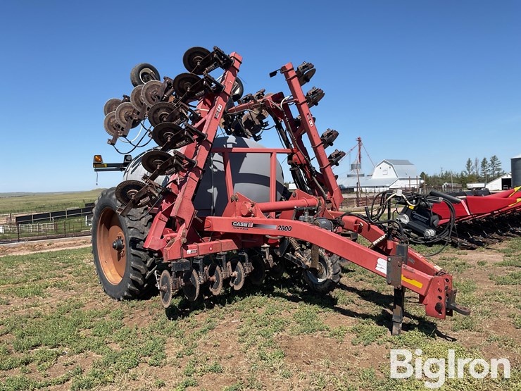 case-ih-2800-image-3