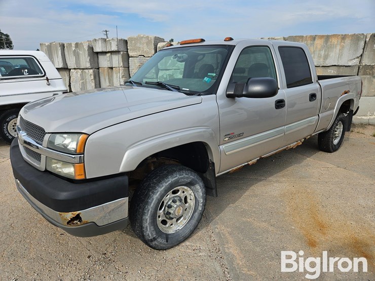 2004-chevrolet-silverado-2500-image-1